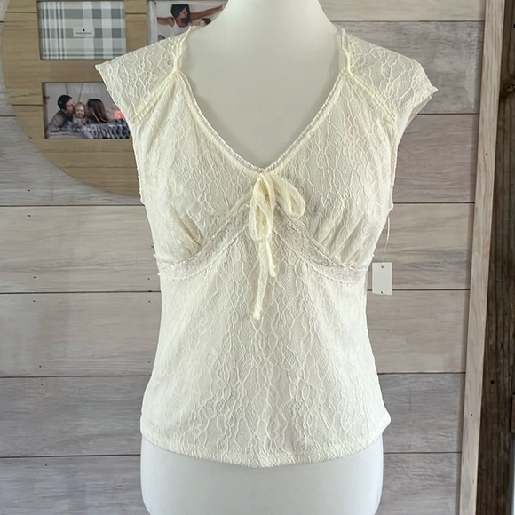 NOBO Tops - NEW NOBO Off White Lace Top L Junior